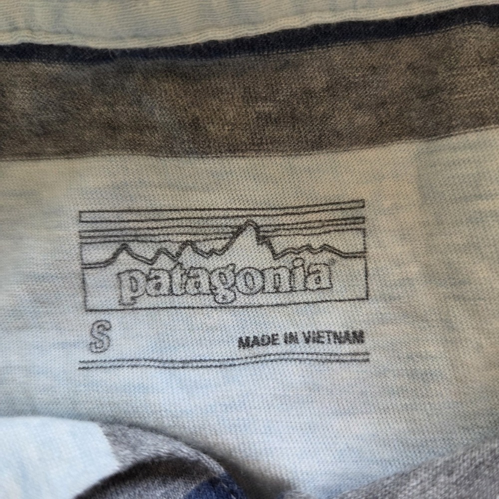Patagonia Men's Blue Gray Striped Collared Polo Shirt Short Sleeve Preppy Small - Picture 5 of 9